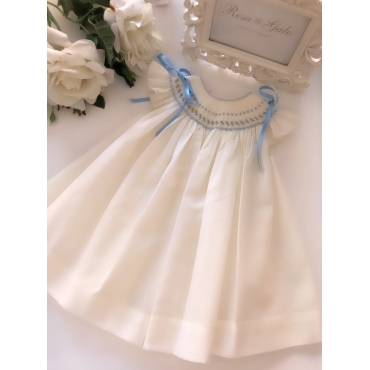 Vestido bordado a mano